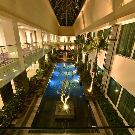 Holiday Inn Bandung Pasteur By Ihg Экстерьер фото