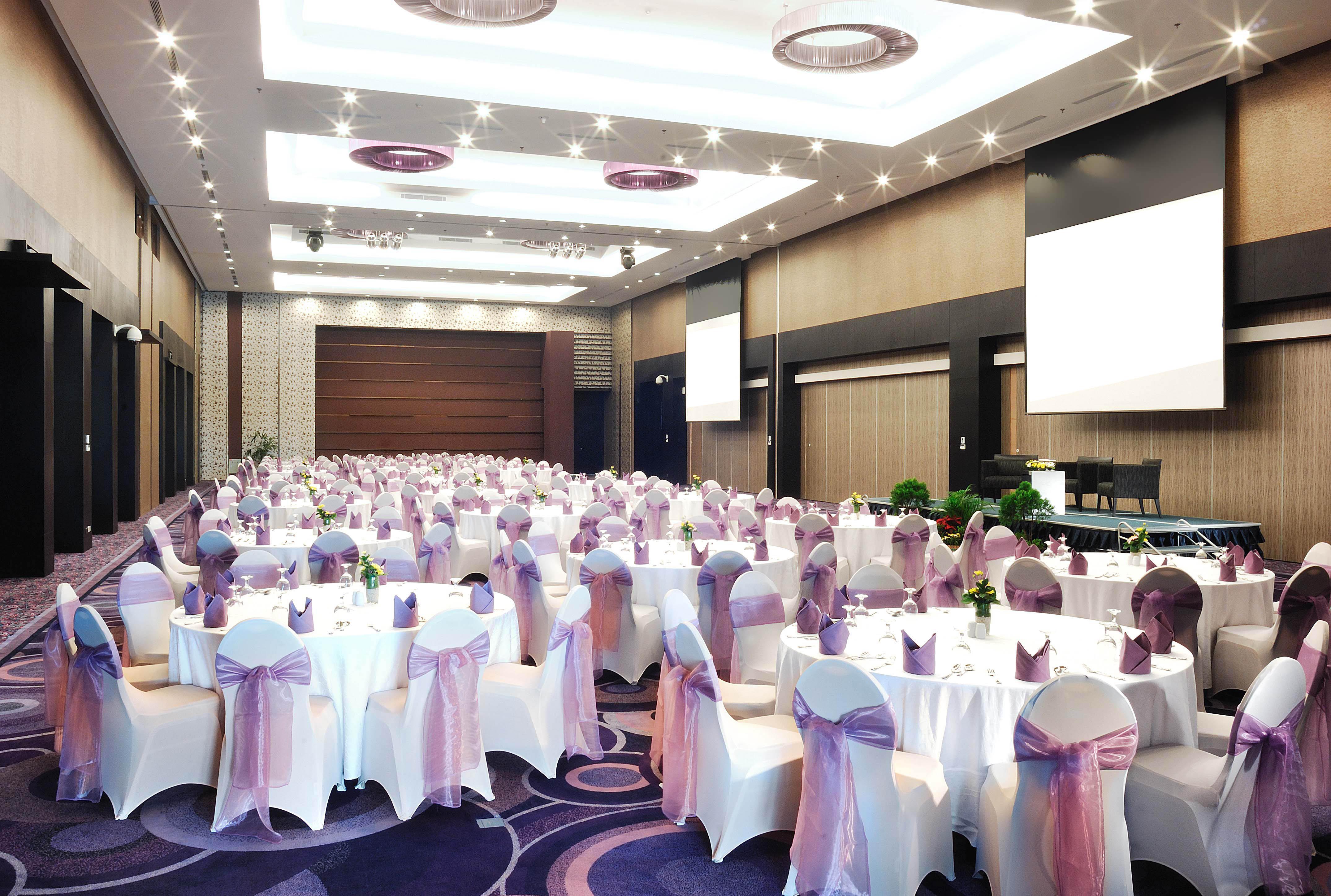 Holiday Inn Bandung Pasteur By Ihg Экстерьер фото