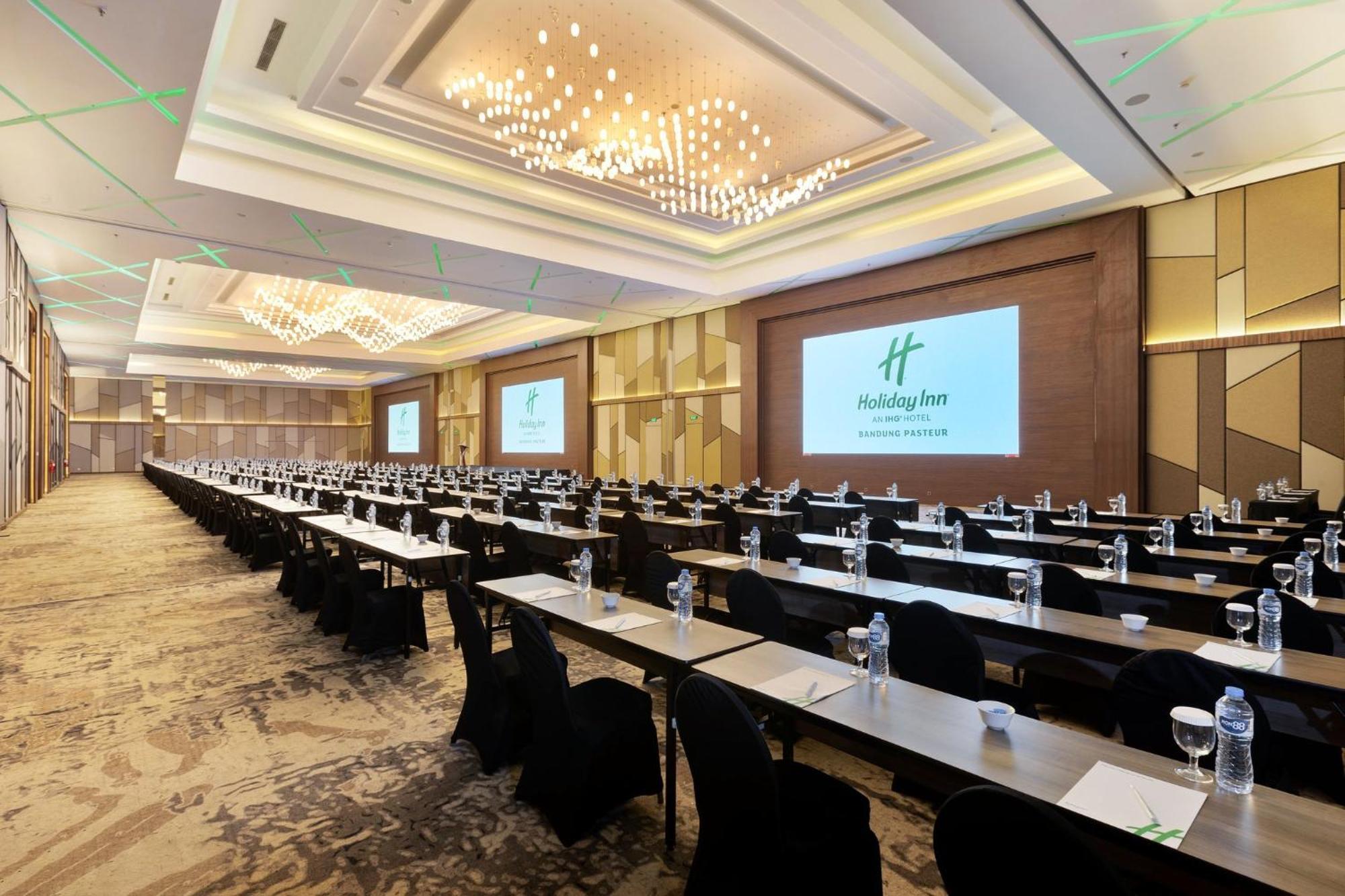 Holiday Inn Bandung Pasteur By Ihg Экстерьер фото